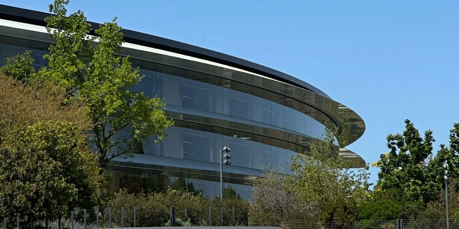 Apple's Strategic Shift: New Government Affairs VP from American Airlines
